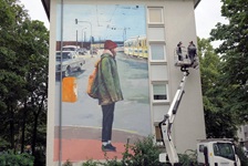  ... The girls notice that the pallet truck is not optimal to be able to paint the right half of the house ...