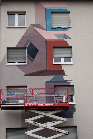 20.7. at evening: the house seems to be extended!