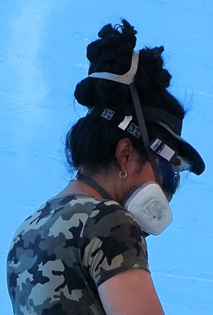 It must be brutal to work like that for many hours in this heat!